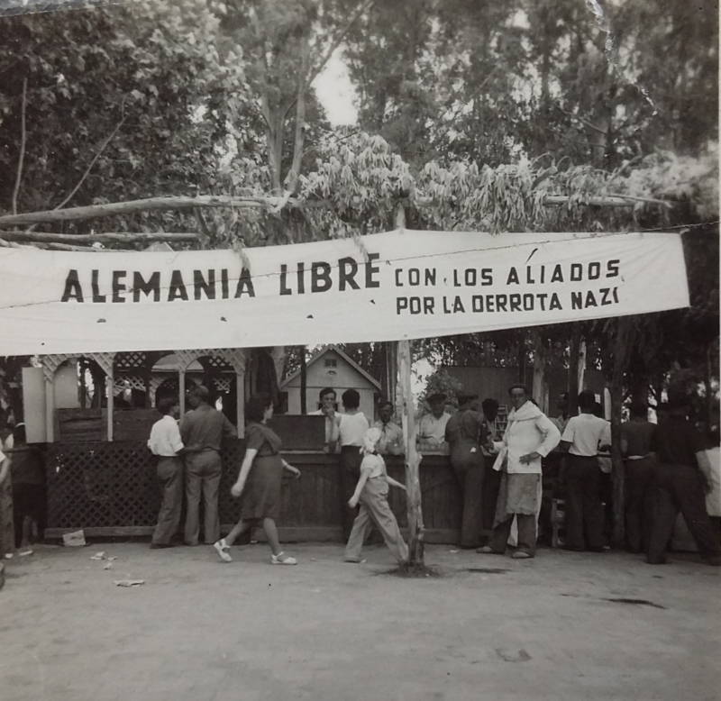 Fotografia de um evento do Comitê Antifascista Alemão em Montevidéu, provavelmente de 1944. Cortesia de Andreas Wittenberg.